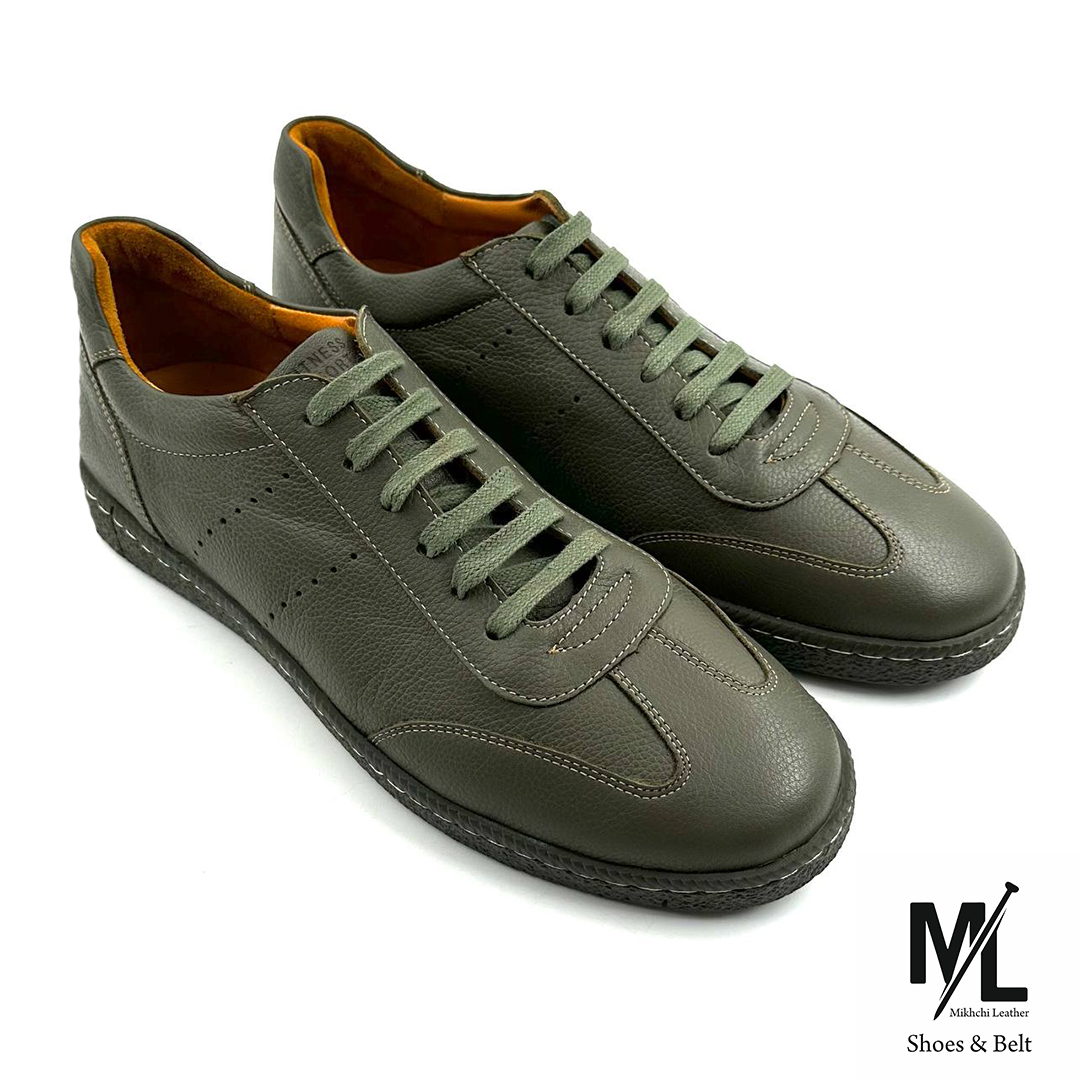  کفش کتانی چرم مردانه اسپرت راحتی | کد:M212 | فروشگاه چرم میخچی | زیتونی رنگ | مناسب استایل ورزشی روزمره 