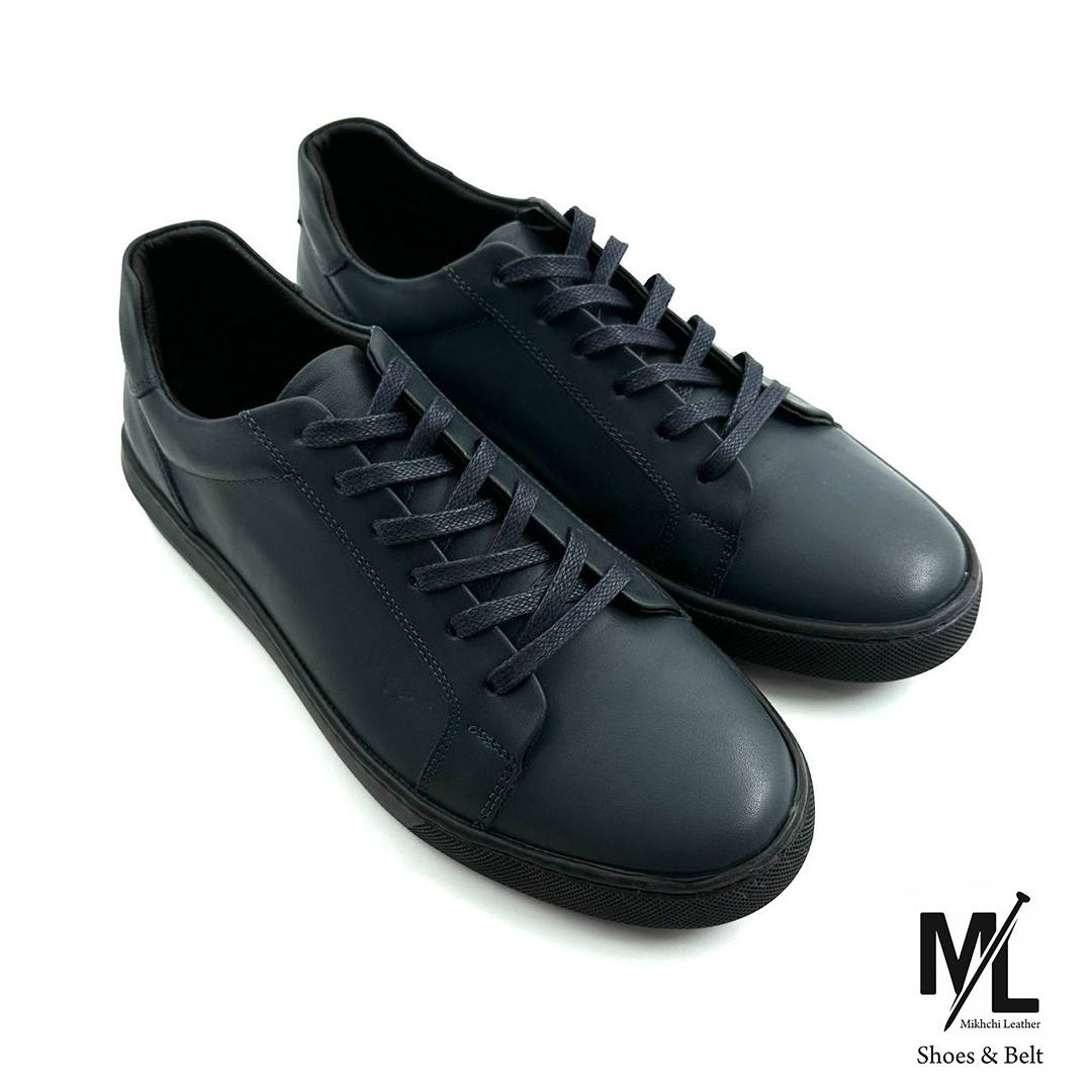  کفش کتانی اسپرت چرم ونس مردانه | کد:M4 | فروشگاه چرم میخچی | سرمه ای رنگ | مناسب استایل ورزشی روزانه رسمی. 