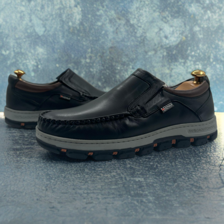 کفش های طبی موثر ترین راه برای درمان خار پاشنه و هالوکس | چرم میخچی