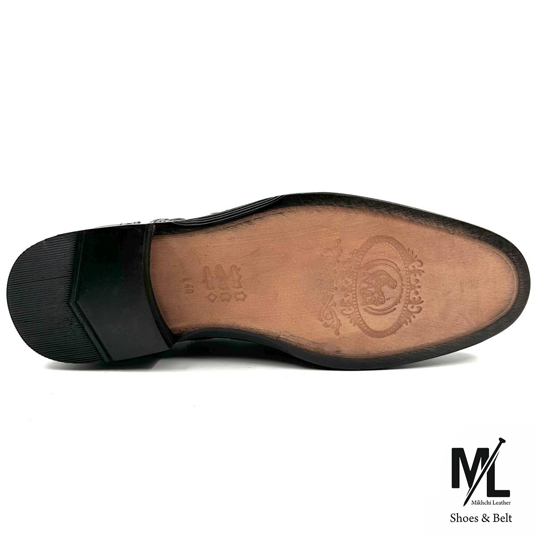  کفش کلاسیک مجلسی چرم مردانه | Vip | کد: Z718 | چرم میخچی | مشکی و عسلی | جنس زیره این کفش از چرم طبیعی دست دوز می باشد. 