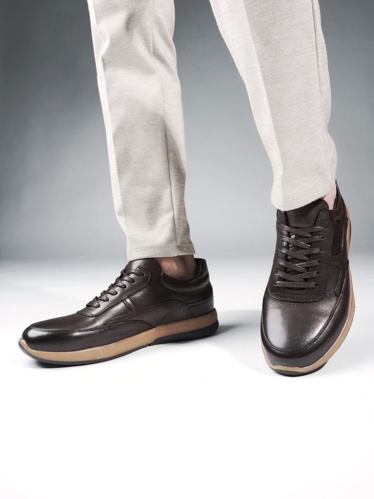 کفش کتانی اسپرت راحتی چرم مردانه | کد:E10 | چرم میخچی | مشکی رنگ | جنس آستر داخلی کفش چرم طبیعی گوسفندی میشن است.